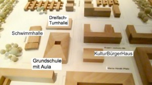 Die dreizügige Ruth-Drexel-Grundschule mit Aula, Dreifachturn- und benachbarter Schwimmhalle sowie das nunmehr zu einem Treffpunkt geschrumpfte KulturBürgerHaus bilden das Zentrum des künftigen Wohnquartiers Prinz-Eugen-Park an der Cosimastraße.    Visualisierung/Montage: Stadt München/hgb